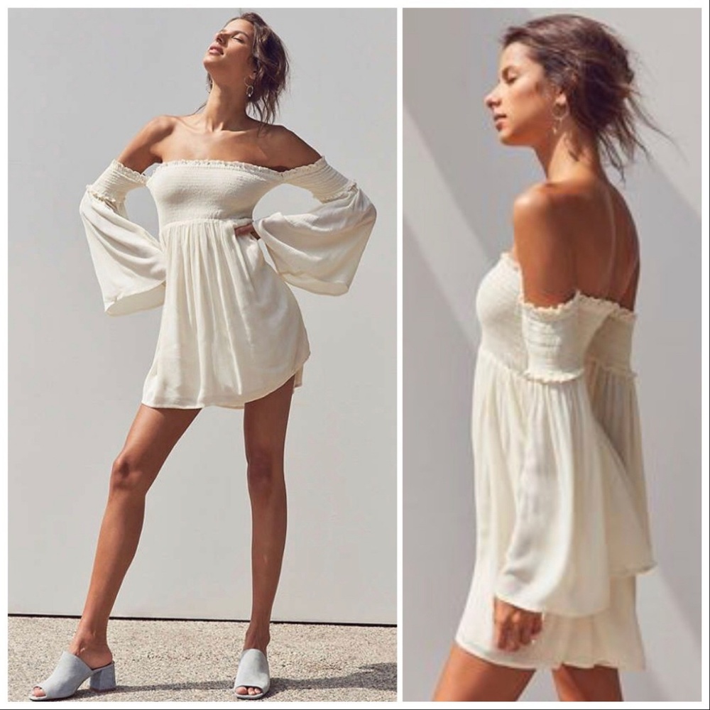 Ecote Elora Off-Shoulder Smocked Dress - Picture 3 of 5